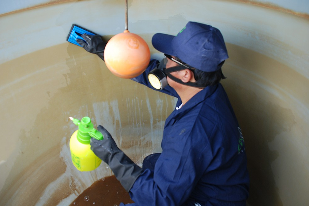 شركات تنظيف الخزانات