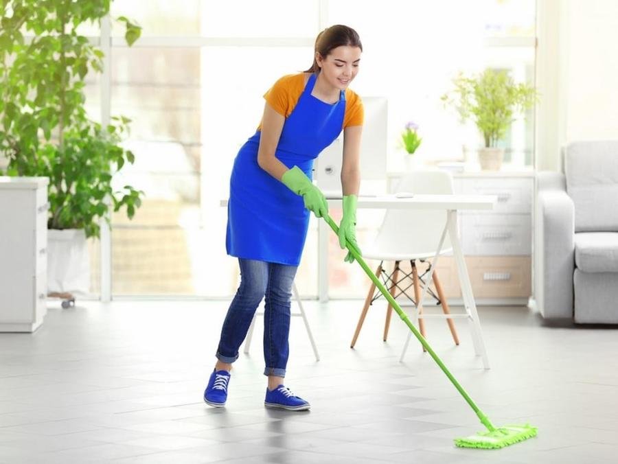 تنظيف أرضيات المنزل 